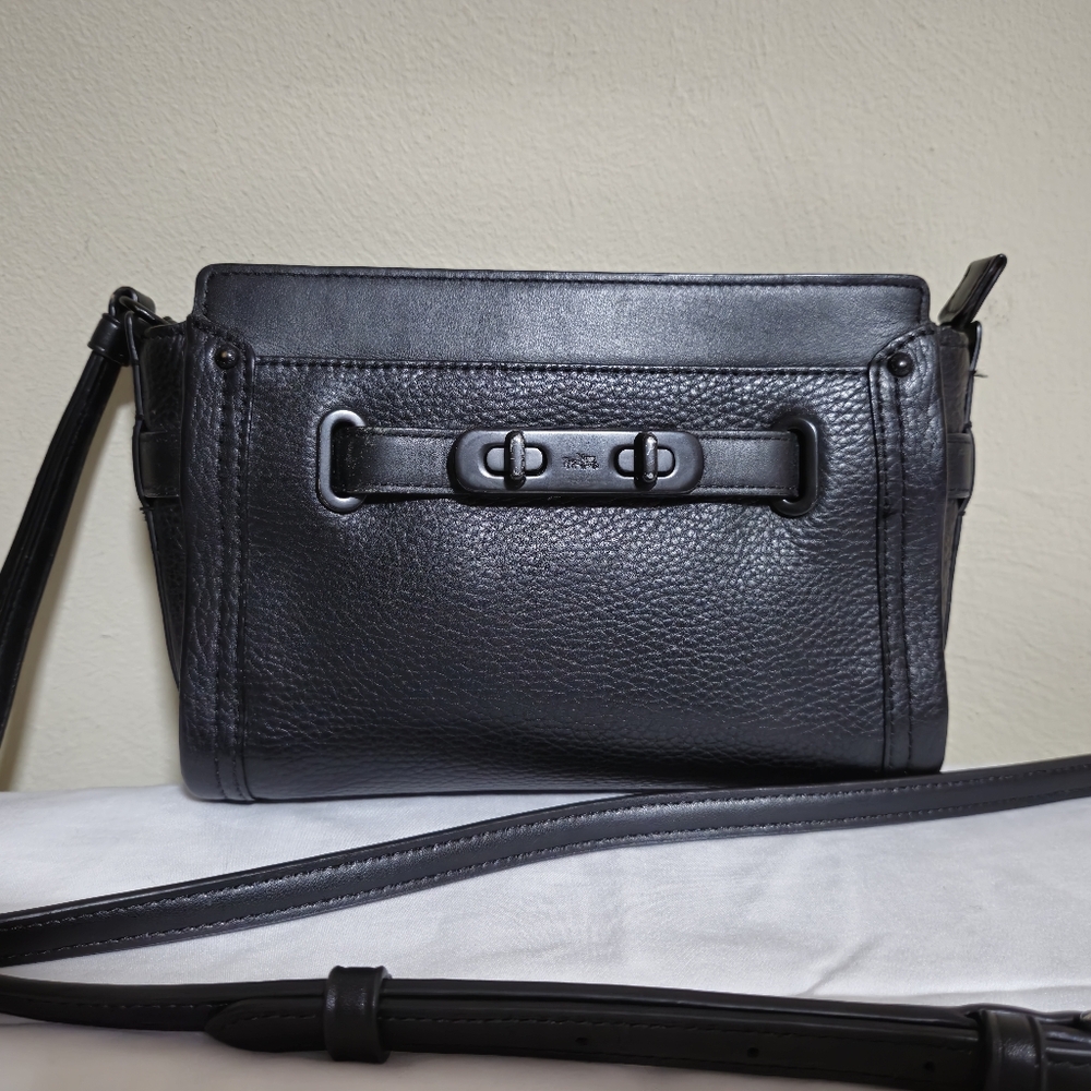 Coach Swagger Wristlet Crossbody Bag